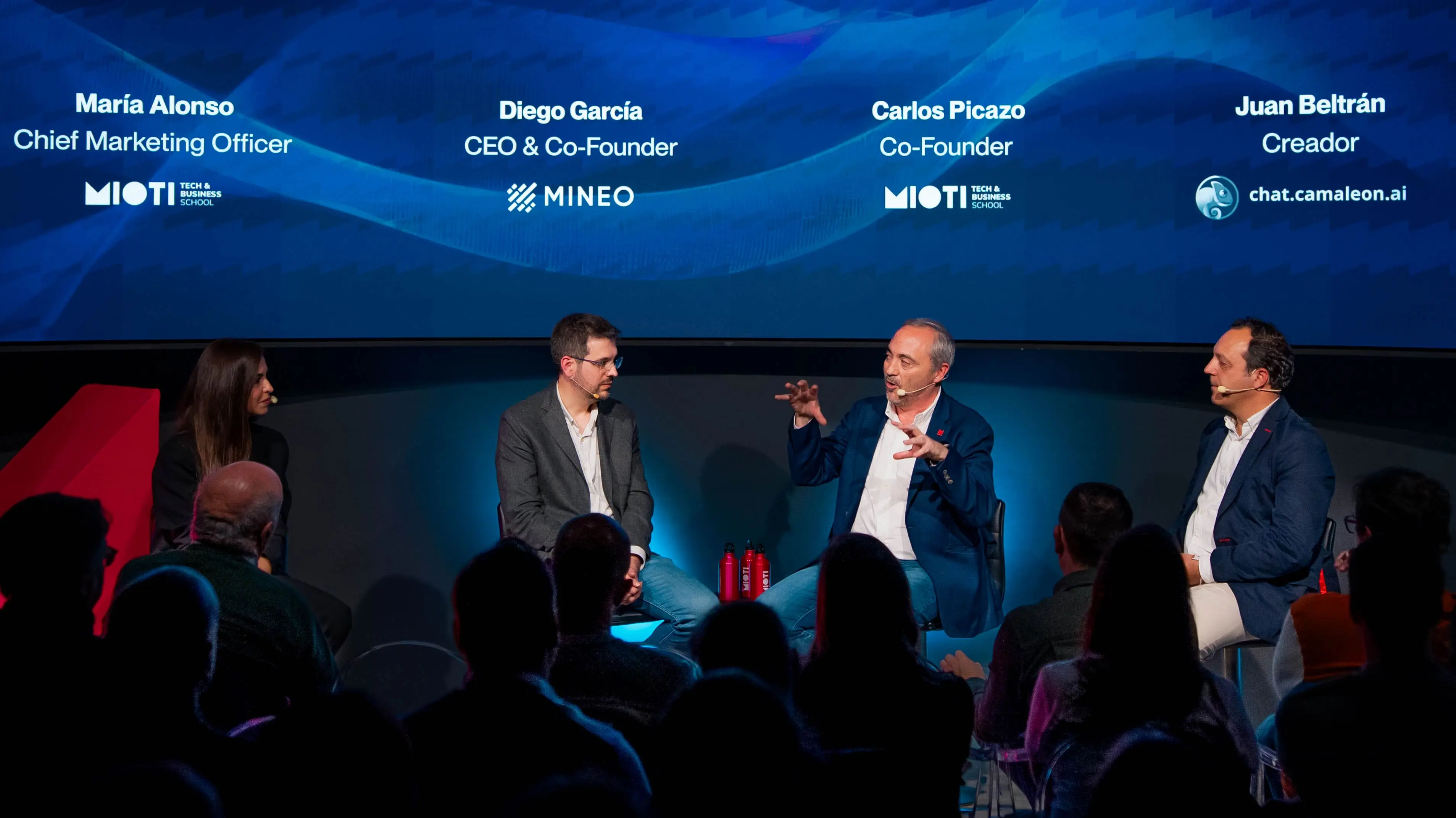 María Alonso, Diego García, Carlos Picazo y Juan Beltrán - Tendencias IA 2025